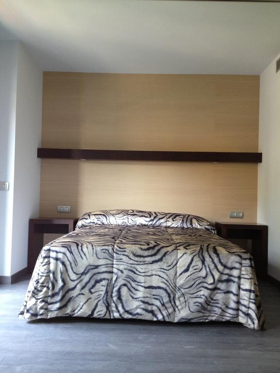 Hotel 9 Sant Antoni Ribes De Freser Chambre photo