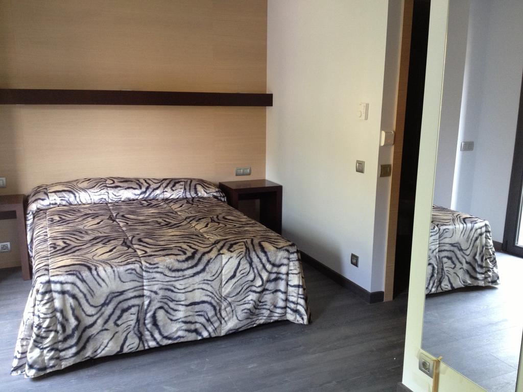 Hotel 9 Sant Antoni Ribes De Freser Chambre photo